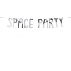 Pakabinama girlianda su užrašu "Space party"